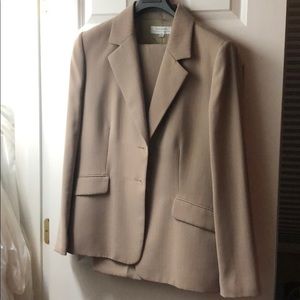 NWOT Tahiri Ladies Pant Suit 18